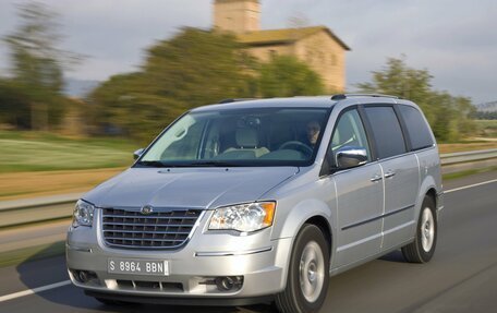 Chrysler Voyager IV, 2010 год, 1 290 000 рублей, 1 фотография