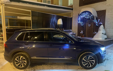 Volkswagen Tiguan II, 2018 год, 2 750 000 рублей, 21 фотография