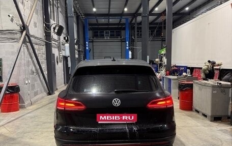 Volkswagen Touareg III, 2019 год, 5 800 000 рублей, 2 фотография