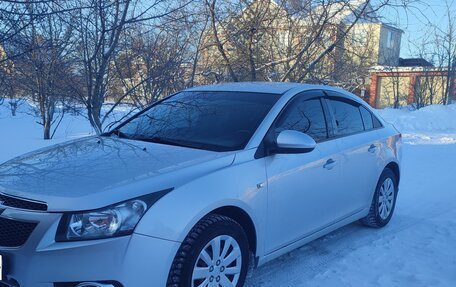 Chevrolet Cruze II, 2011 год, 850 000 рублей, 3 фотография