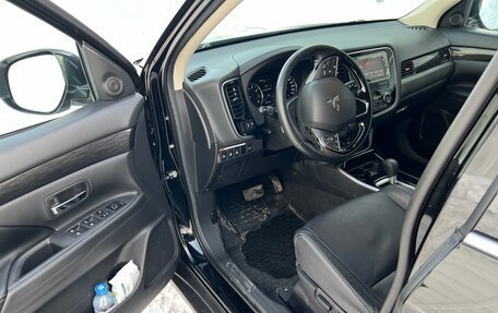 Mitsubishi Outlander III рестайлинг 3, 2017 год, 3 595 000 рублей, 5 фотография