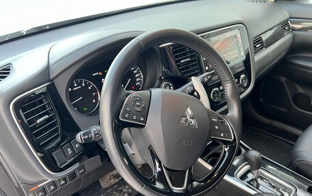 Mitsubishi Outlander III рестайлинг 3, 2017 год, 3 595 000 рублей, 7 фотография