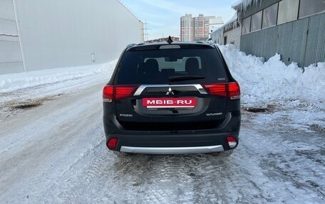 Mitsubishi Outlander III рестайлинг 3, 2017 год, 3 595 000 рублей, 3 фотография