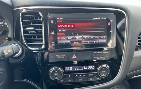 Mitsubishi Outlander III рестайлинг 3, 2017 год, 3 595 000 рублей, 24 фотография