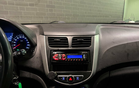 Hyundai Solaris II рестайлинг, 2011 год, 650 000 рублей, 3 фотография