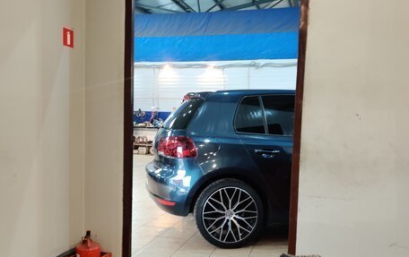 Volkswagen Golf VI, 2011 год, 800 000 рублей, 2 фотография