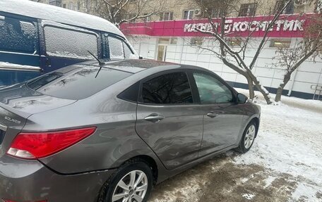 Hyundai Solaris II рестайлинг, 2015 год, 800 000 рублей, 5 фотография
