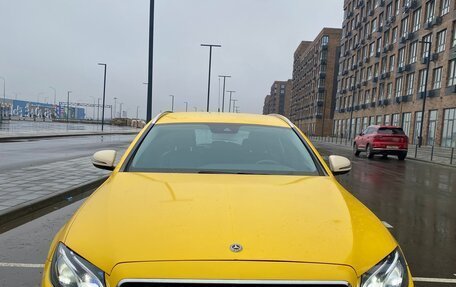 Mercedes-Benz E-Класс, 2019 год, 2 300 000 рублей, 1 фотография