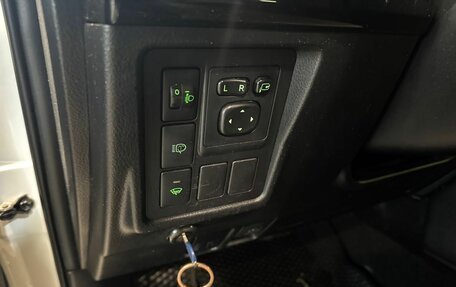 Toyota Land Cruiser Prado 150 рестайлинг 2, 2014 год, 2 950 000 рублей, 10 фотография