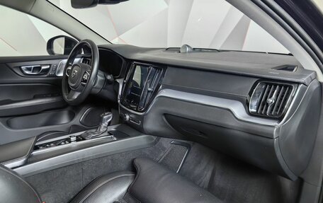 Volvo V60 Cross Country II, 2019 год, 2 597 000 рублей, 13 фотография