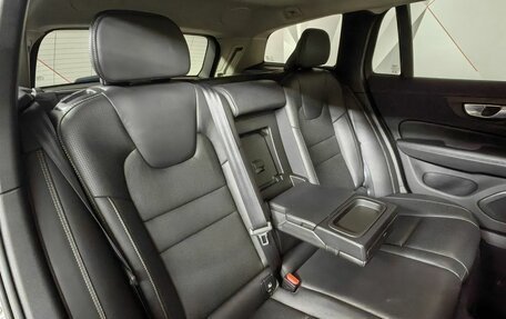 Volvo V60 Cross Country II, 2019 год, 2 597 000 рублей, 17 фотография