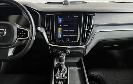 Volvo V60 Cross Country II, 2019 год, 2 597 000 рублей, 15 фотография