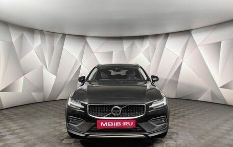 Volvo V60 Cross Country II, 2019 год, 2 597 000 рублей, 7 фотография