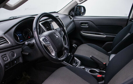 Mitsubishi L200 IV рестайлинг, 2019 год, 2 950 000 рублей, 8 фотография