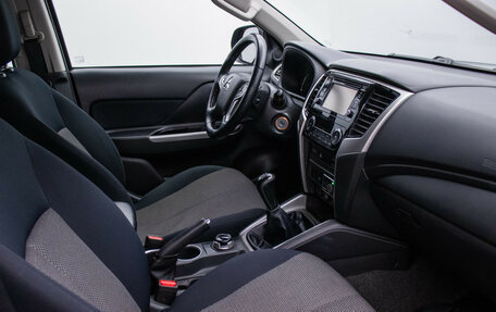 Mitsubishi L200 IV рестайлинг, 2019 год, 2 950 000 рублей, 7 фотография