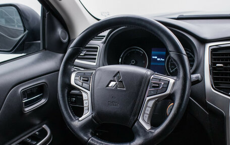 Mitsubishi L200 IV рестайлинг, 2019 год, 2 950 000 рублей, 13 фотография