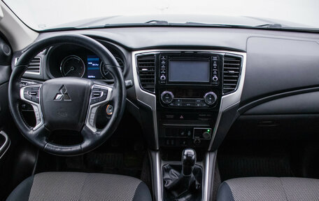 Mitsubishi L200 IV рестайлинг, 2019 год, 2 950 000 рублей, 11 фотография