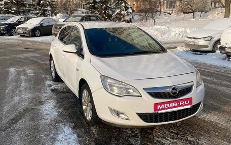 Opel Astra J, 2011 год, 655 000 рублей, 2 фотография