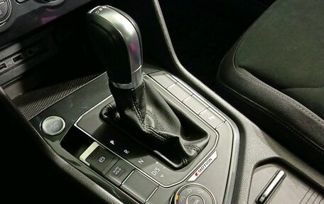 Volkswagen Tiguan II, 2018 год, 2 598 000 рублей, 11 фотография