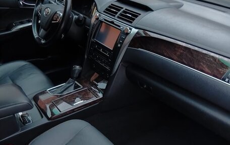 Toyota Camry, 2017 год, 2 400 000 рублей, 4 фотография