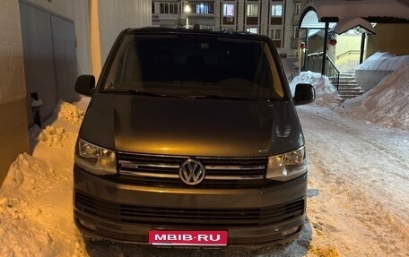 Volkswagen Caravelle T6 рестайлинг, 2017 год, 3 500 000 рублей, 1 фотография
