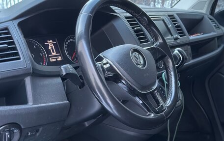 Volkswagen Caravelle T6 рестайлинг, 2017 год, 3 500 000 рублей, 11 фотография