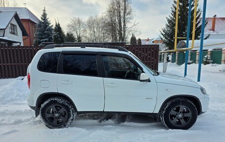 Chevrolet Niva I рестайлинг, 2017 год, 700 000 рублей, 3 фотография