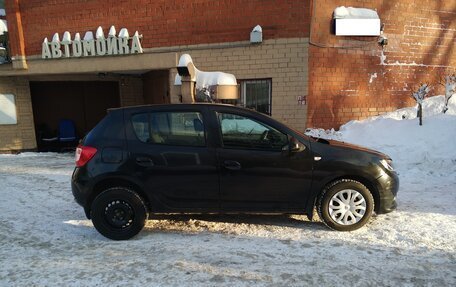 Renault Sandero II рестайлинг, 2014 год, 750 000 рублей, 2 фотография
