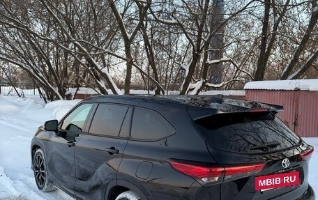 Toyota Highlander, 2022 год, 4 600 000 рублей, 4 фотография