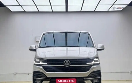 Volkswagen Caravelle T6 рестайлинг, 2019 год, 4 899 123 рублей, 2 фотография