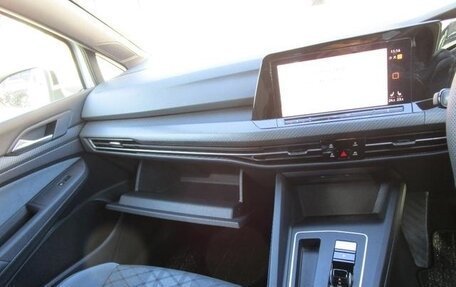 Volkswagen Golf VIII, 2021 год, 1 805 810 рублей, 16 фотография