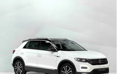 Volkswagen T-Roc I, 2021 год, 1 300 000 рублей, 3 фотография