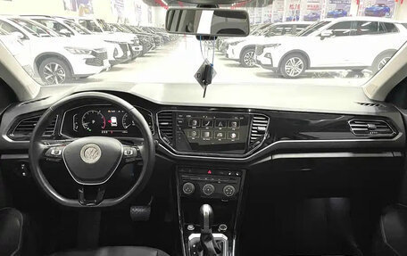 Volkswagen T-Roc I, 2021 год, 1 300 000 рублей, 11 фотография