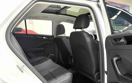 Volkswagen T-Roc I, 2021 год, 1 300 000 рублей, 16 фотография