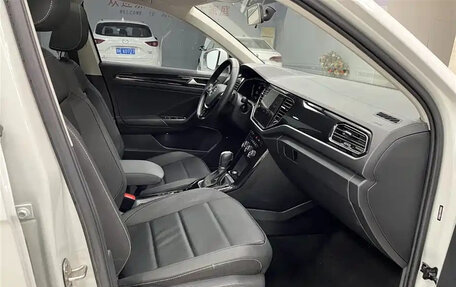 Volkswagen T-Roc I, 2022 год, 1 295 000 рублей, 16 фотография