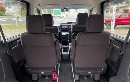 Honda Stepwgn IV, 2019 год, 1 680 000 рублей, 12 фотография