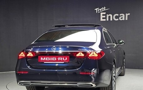 Mercedes-Benz E-Класс, 2024 год, 6 450 000 рублей, 4 фотография