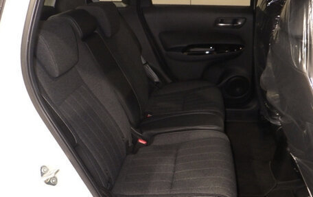 Honda Fit, 2021 год, 1 080 000 рублей, 7 фотография