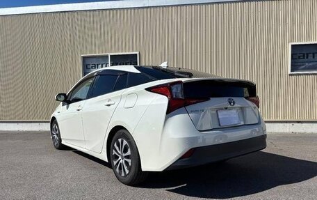 Toyota Prius IV XW50, 2019 год, 1 365 000 рублей, 3 фотография