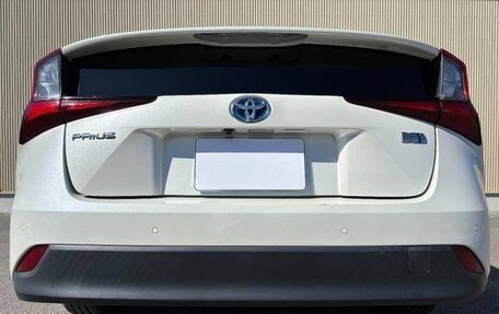 Toyota Prius IV XW50, 2019 год, 1 365 000 рублей, 4 фотография