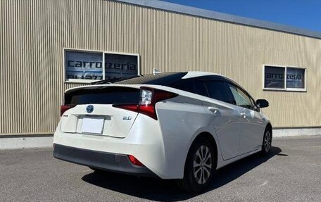 Toyota Prius IV XW50, 2019 год, 1 365 000 рублей, 5 фотография