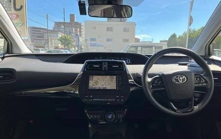 Toyota Prius IV XW50, 2019 год, 1 365 000 рублей, 9 фотография