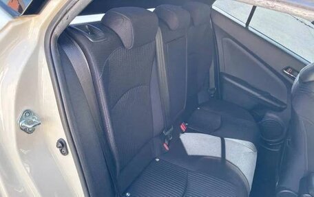 Toyota Prius IV XW50, 2019 год, 1 365 000 рублей, 20 фотография