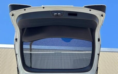 Toyota Prius IV XW50, 2019 год, 1 365 000 рублей, 23 фотография