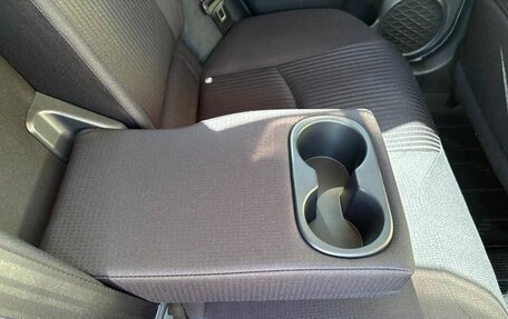 Toyota Prius IV XW50, 2019 год, 1 365 000 рублей, 21 фотография