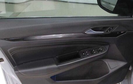 Volkswagen Golf VIII, 2022 год, 1 990 000 рублей, 10 фотография