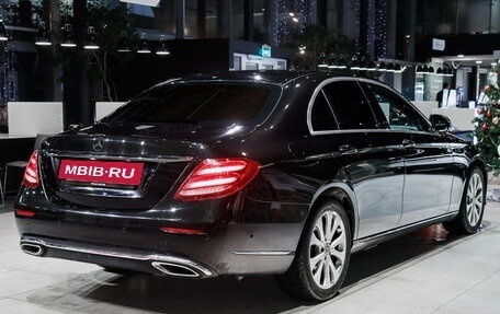 Mercedes-Benz E-Класс, 2018 год, 3 100 000 рублей, 4 фотография