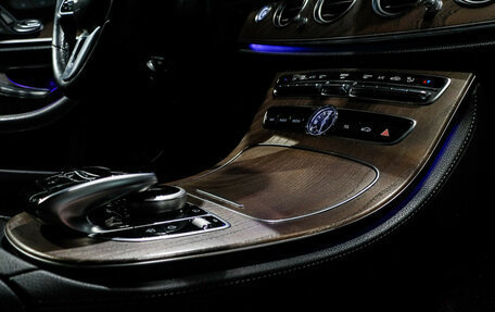 Mercedes-Benz E-Класс, 2018 год, 3 100 000 рублей, 23 фотография