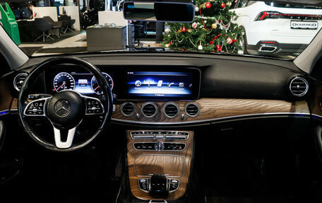 Mercedes-Benz E-Класс, 2018 год, 3 100 000 рублей, 18 фотография