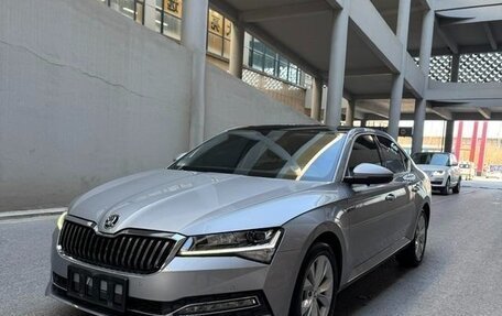 Skoda Superb III рестайлинг, 2022 год, 1 970 000 рублей, 1 фотография